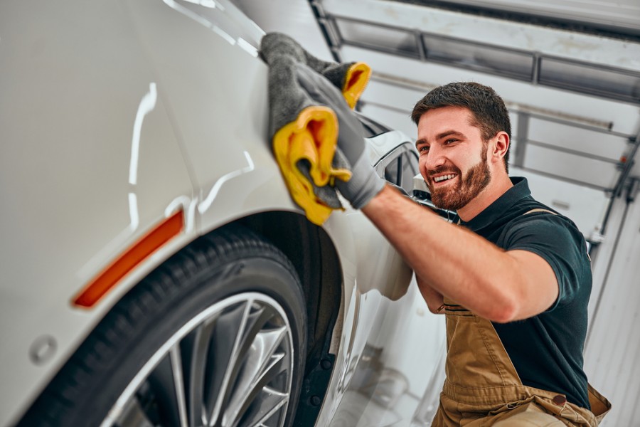 Combien de fois faut-il laver sa voiture par mois ?