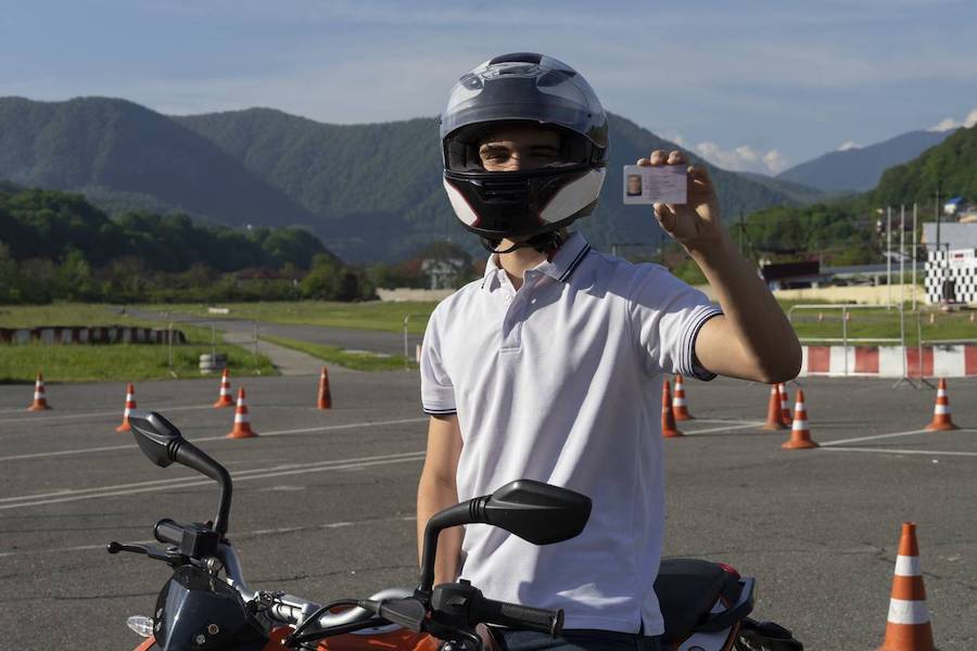 different-moto-code-code-auto